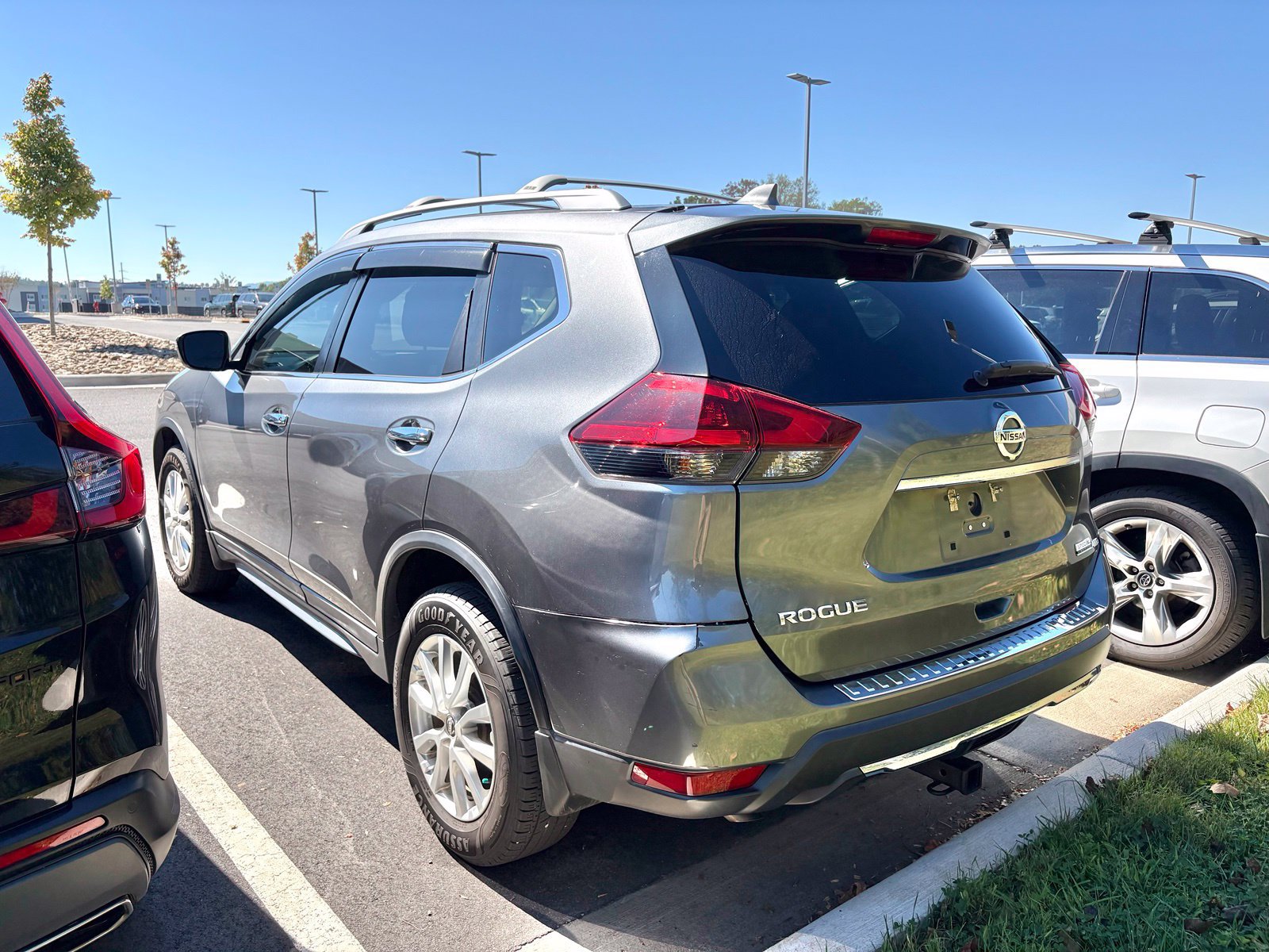 Used 2020 Nissan Rogue S w/ Special Edition Package AWD/4WD image 4