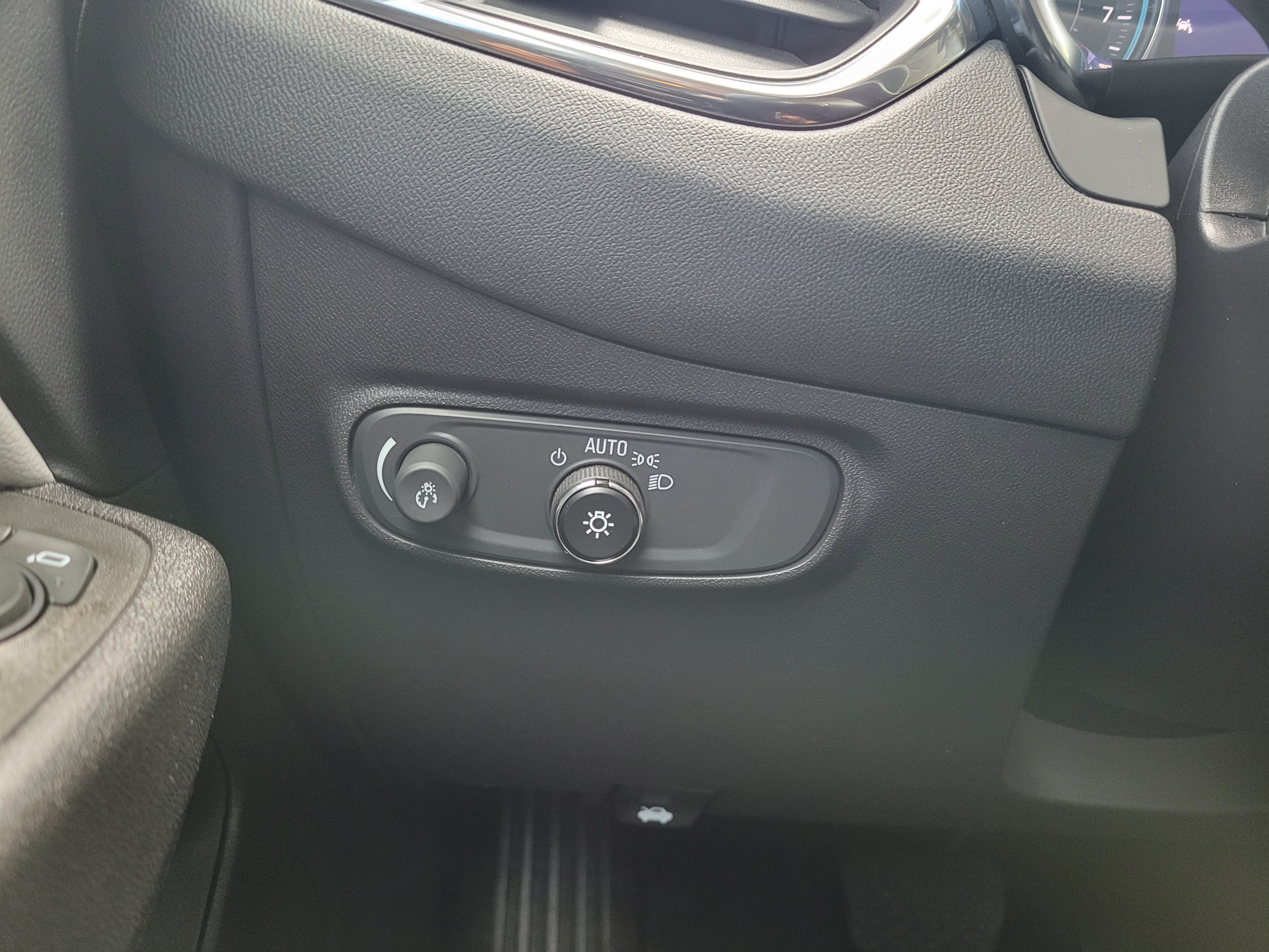 Used 2023 Chevrolet Equinox LT FWD image 16