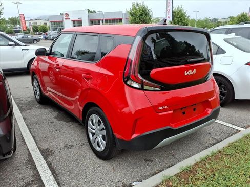 Used 2025 Kia Soul LX FWD image 3