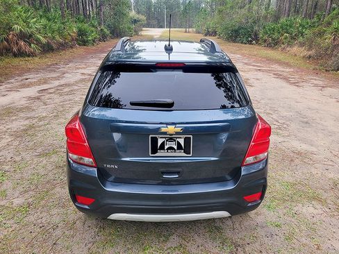 Used 2021 Chevrolet Trax LT w/ LT Convenience Package image 5