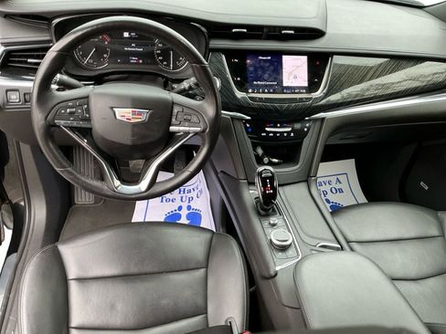 Used 2023 Cadillac XT6 Premium Luxury image 10