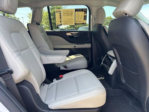 Used 2025 Lincoln Aviator 2WD image 38