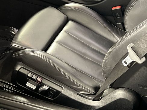 Used 2016 BMW M4 Convertible image 15