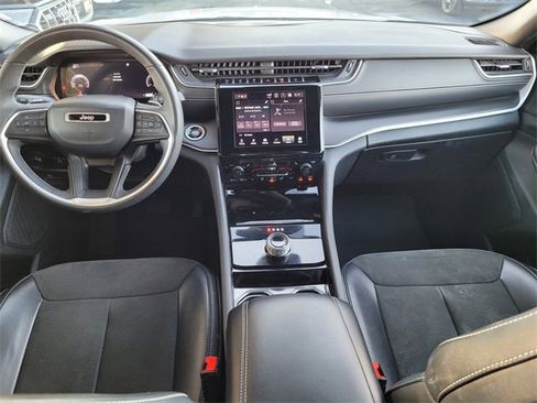 Certified 2023 Jeep Grand Cherokee Altitude image 6