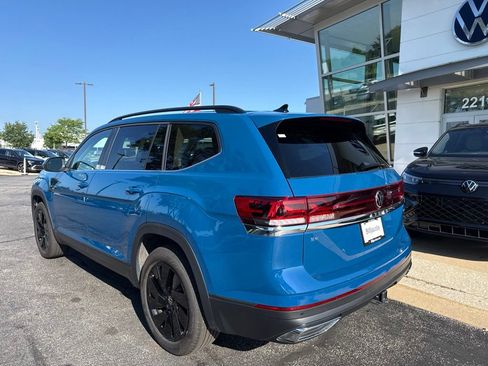 Used 2026 Volkswagen Atlas SE w/ Black Wheel Package AWD/4WD image 4