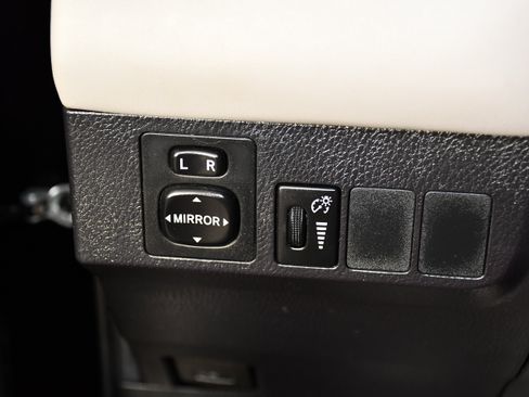 Used 2016 Toyota RAV4 XLE AWD/4WD image 33