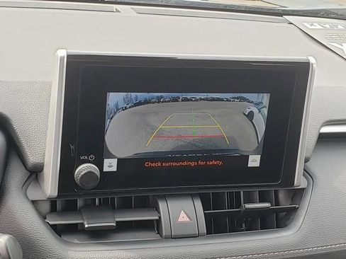 Used 2025 Toyota RAV4 XLE AWD/4WD image 23