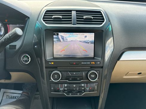 Used 2016 Ford Explorer XLT w/ Equipment Group 202A image 21