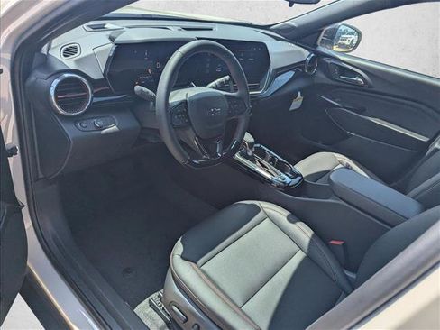 Used 2026 Chevrolet Trax RS w/ Sunroof Package FWD image 3