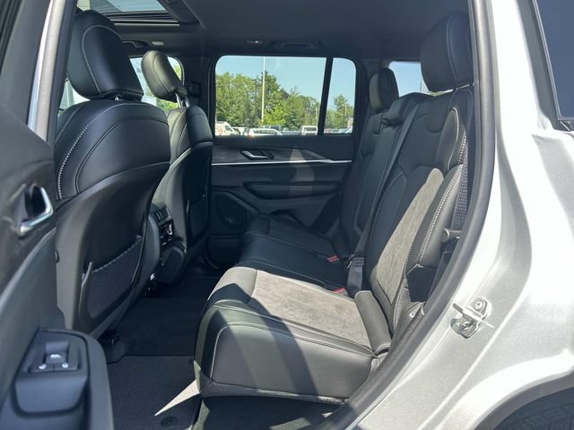 New 2026 Jeep Grand Cherokee Altitude AWD/4WD image 5