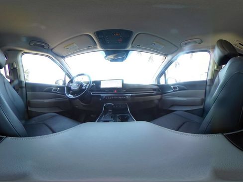 Used 2026 Kia Carnival FWD image 40