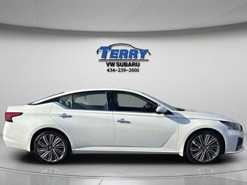 Used 2024 Nissan Altima 2.5 SL image 1