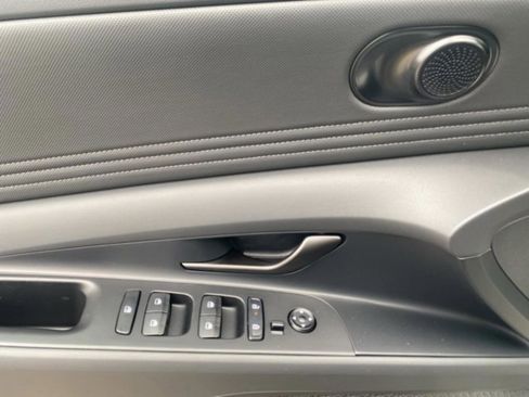 New 2026 Hyundai Elantra SEL Sport FWD image 21