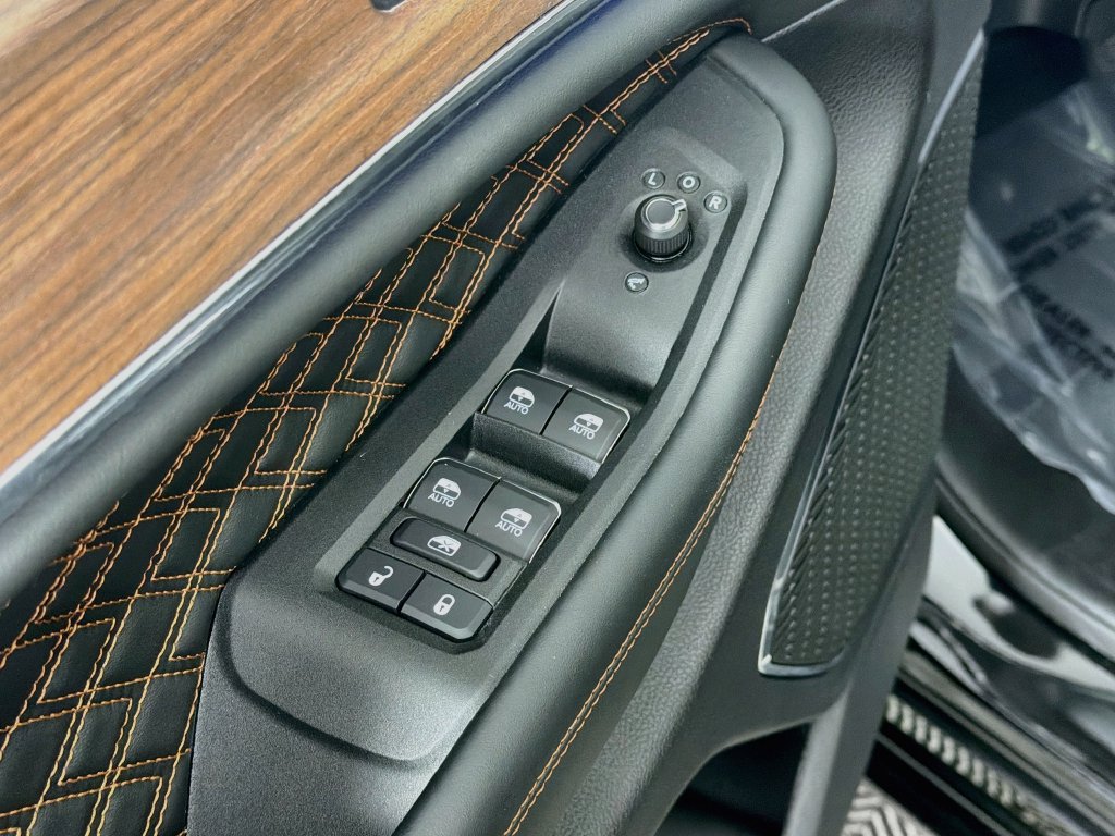Used 2025 Jeep Grand Cherokee Summit w/ Adv Protech Group IV AWD/4WD image 18