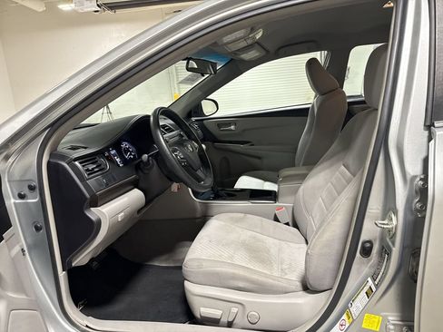 Used 2017 Toyota Camry LE FWD image 19