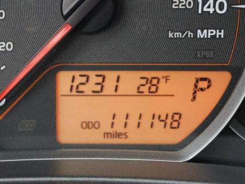 Used 2012 Toyota Yaris L image 17