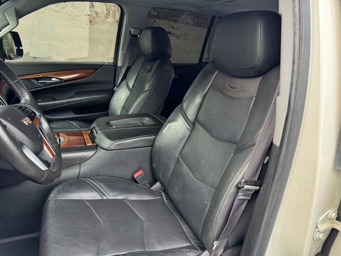Used 2015 Cadillac Escalade Premium AWD/4WD image 16