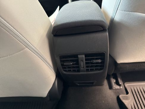 Used 2022 Toyota Corolla Cross LE image 17