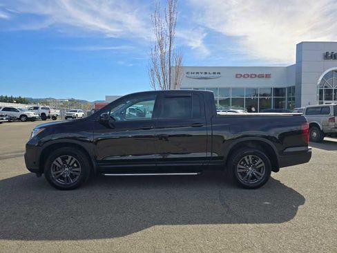 Used 2017 Honda Ridgeline Sport image 2