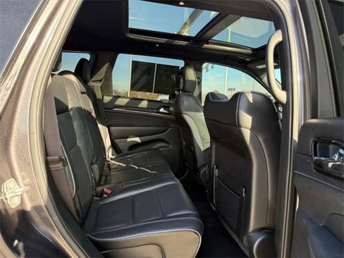 Used 2020 Jeep Grand Cherokee Overland image 11