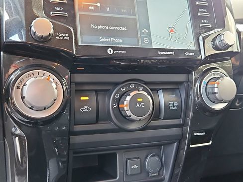 Used 2020 Toyota 4Runner TRD Off-Road Premium w/ Moonroof Package AWD/4WD image 18