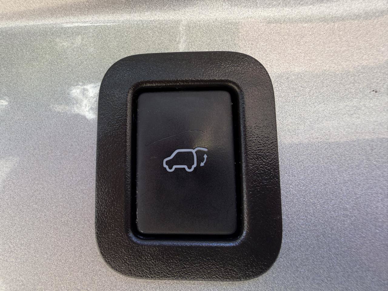 Used 2019 Toyota Highlander Plus FWD image 28