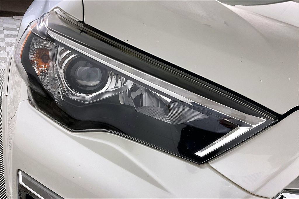 Used 2022 Toyota 4Runner Limited AWD/4WD image 27