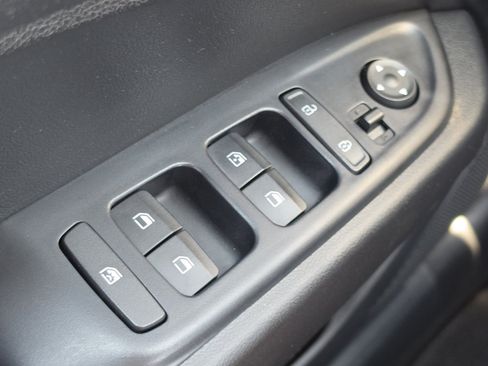 Used 2023 Hyundai Venue Limited FWD image 13