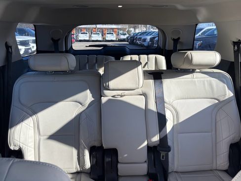 Used 2018 Ford Explorer Platinum image 15