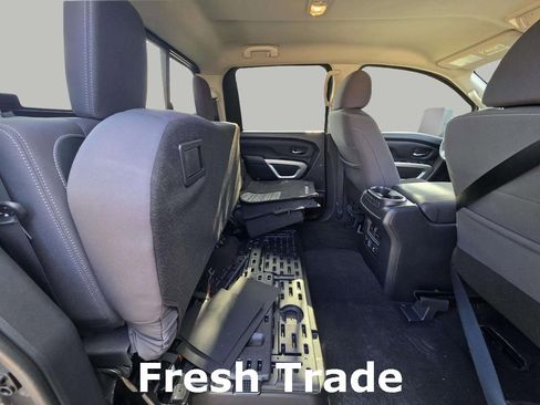 Used 2024 Nissan Titan SV w/ SV Convenience Package image 8