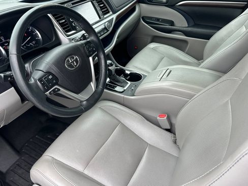 Used 2016 Toyota Highlander Limited Platinum AWD/4WD image 10