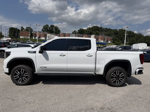 Used 2025 GMC Sierra 1500 AT4 w/ AT4 Premium Package AWD/4WD image 4
