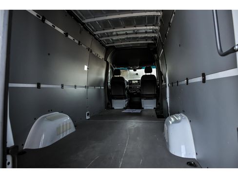Used 2025 Mercedes-Benz Sprinter 2500 image 5
