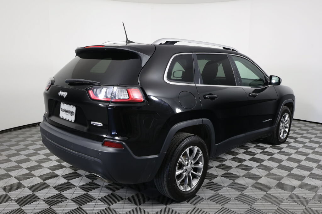 Used 2019 Jeep Cherokee Latitude Plus w/ Comfort/Convenience Group FWD image 2