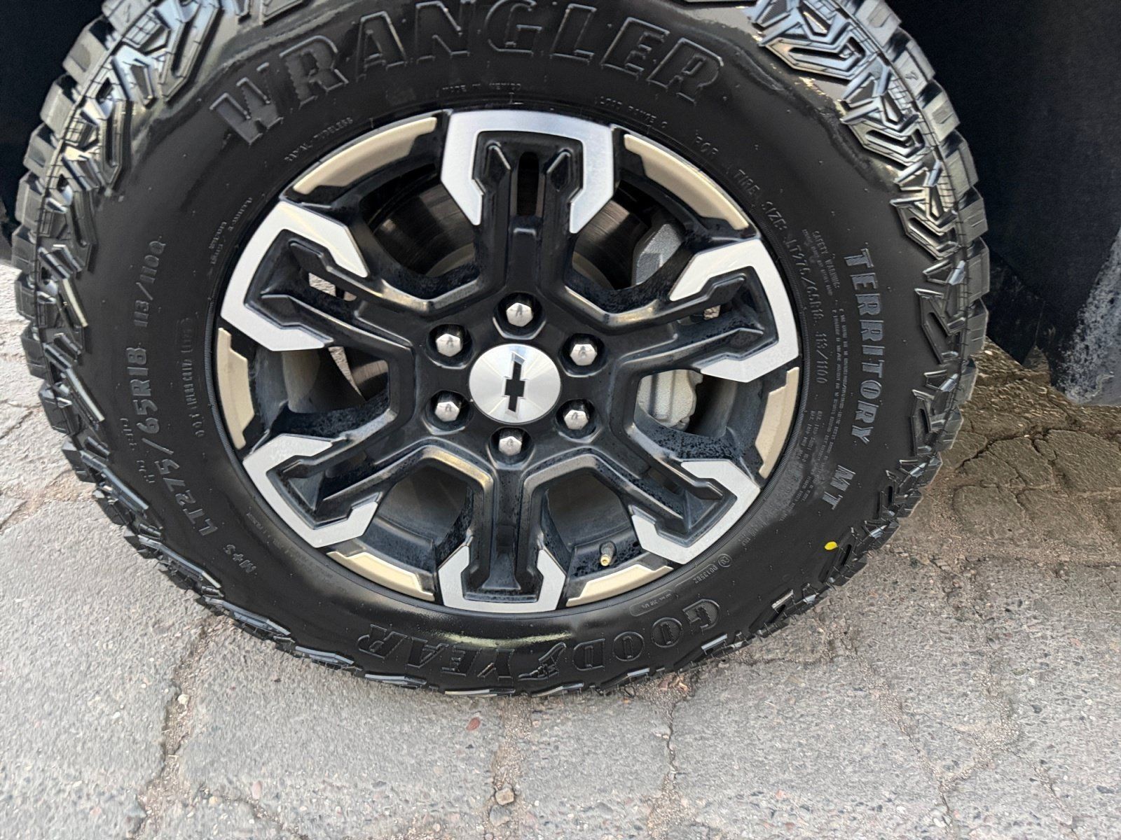 Used 2024 Chevrolet Silverado 1500 ZR2 AWD/4WD image 12