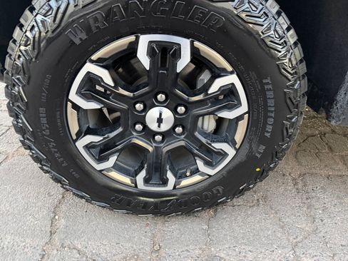 Used 2024 Chevrolet Silverado 1500 ZR2 AWD/4WD image 12