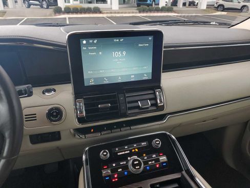 Used 2018 Lincoln Navigator Reserve w/ Technology Package image 12