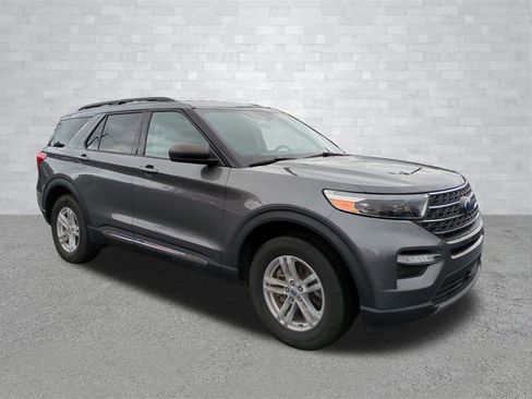 Certified 2022 Ford Explorer XLT w/ Equipment Group 202A image 2