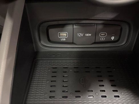 Used 2026 Hyundai Venue SEL FWD image 23