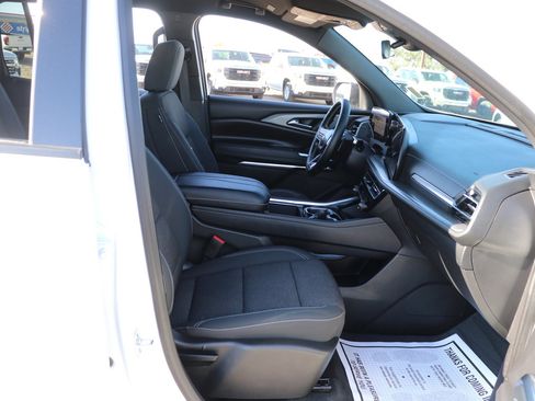 Used 2026 Chevrolet Traverse LT image 35