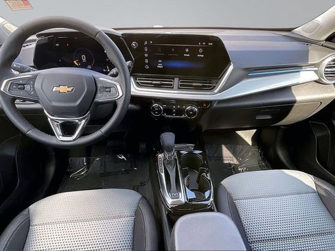 New 2026 Chevrolet Trax LT w/ Driver Confidence Package FWD image 5