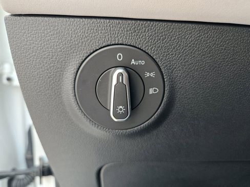 New 2025 Volkswagen Taos SE image 15