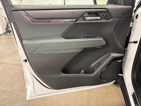 New 2026 GMC Acadia AT4 w/ LPO, Floor Liner Package AWD/4WD image 21