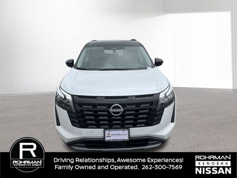 Certified 2026 Nissan Pathfinder Platinum AWD/4WD image 9