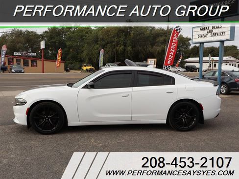 Used 2018 Dodge Charger R/T w/ Blacktop Package image 4