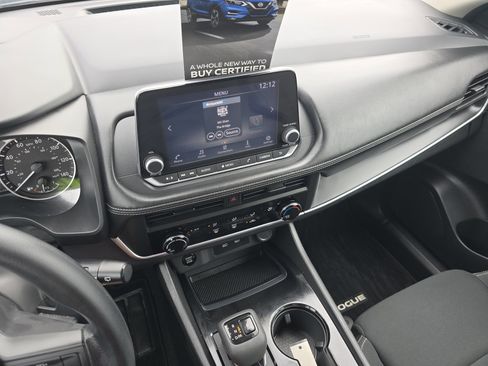 Used 2025 Nissan Rogue S image 32