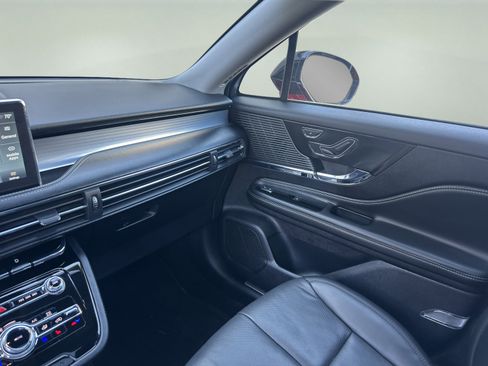 Used 2022 Lincoln Corsair AWD w/ Premium Package image 16