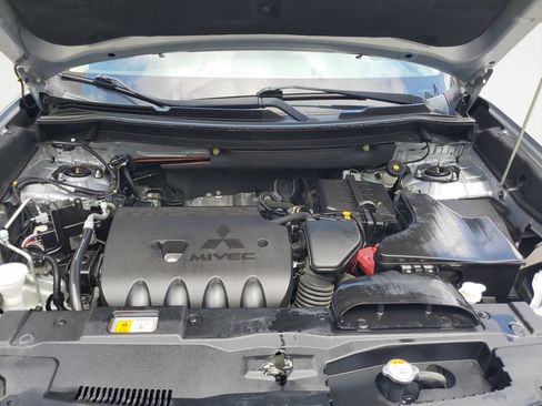 Used 2017 Mitsubishi Outlander SE AWD/4WD image 18