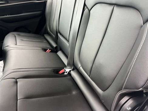 New 2025 Jeep Grand Cherokee Limited w/ Black Appearance Package image 19