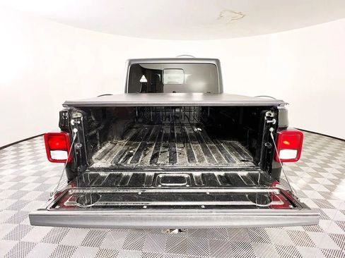 Used 2023 Jeep Gladiator Willys image 25